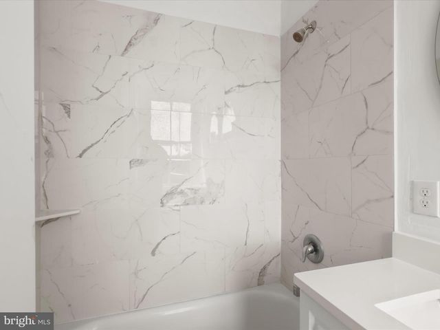 14 E READ ST, Baltimore, MD 21202