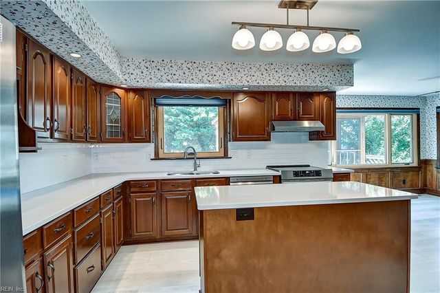 1804 Templeton LN, Virginia Beach, VA 23454