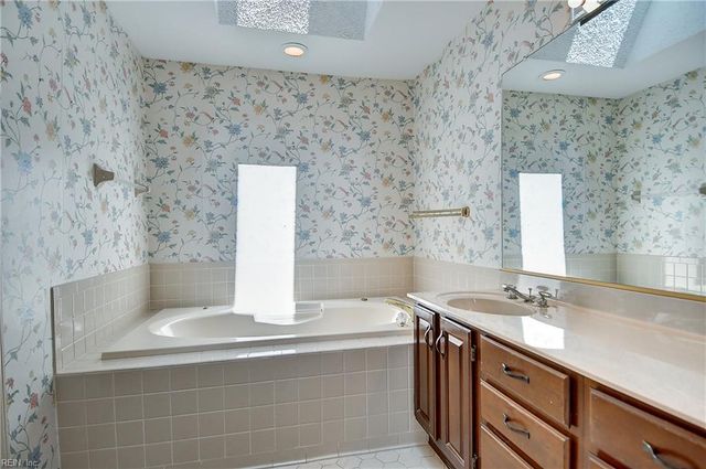 1804 Templeton LN, Virginia Beach, VA 23454