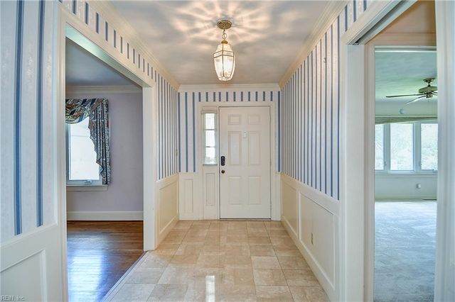 1804 Templeton LN, Virginia Beach, VA 23454