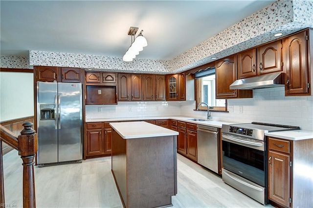 1804 Templeton LN, Virginia Beach, VA 23454