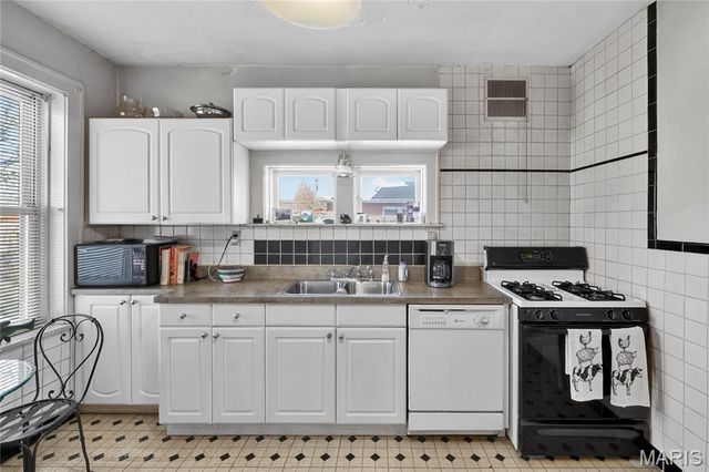 4711 Ray Avenue, St Louis, MO 63116