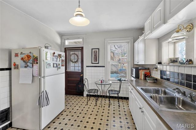 4711 Ray Avenue, St Louis, MO 63116