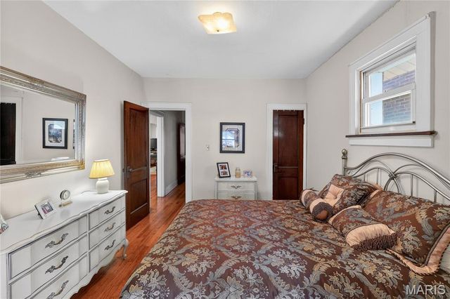 4711 Ray Avenue, St Louis, MO 63116