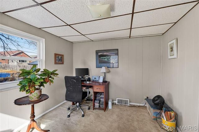 4711 Ray Avenue, St Louis, MO 63116