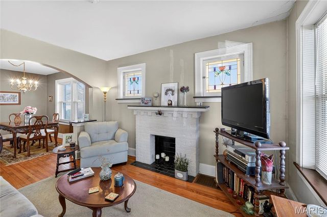 4711 Ray Avenue, St Louis, MO 63116