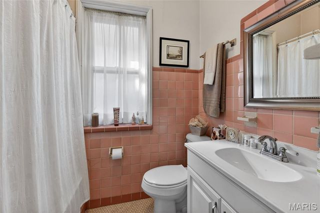 4711 Ray Avenue, St Louis, MO 63116