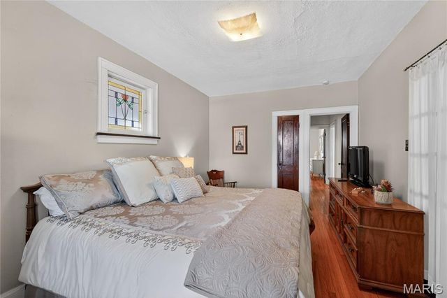 4711 Ray Avenue, St Louis, MO 63116