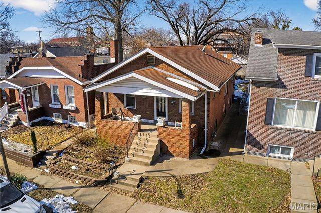 4711 Ray Avenue, St Louis, MO 63116