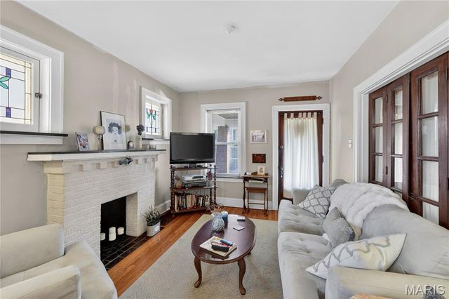 4711 Ray Avenue, St Louis, MO 63116