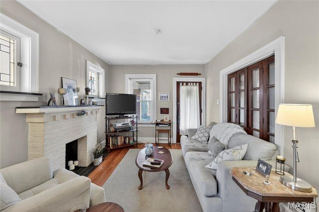 4711 Ray Avenue, St Louis, MO 63116