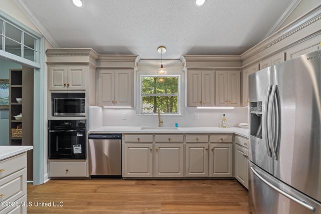 4 Woodleaf Street, Hattiesburg, MS 39402