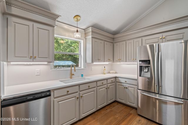 4 Woodleaf Street, Hattiesburg, MS 39402