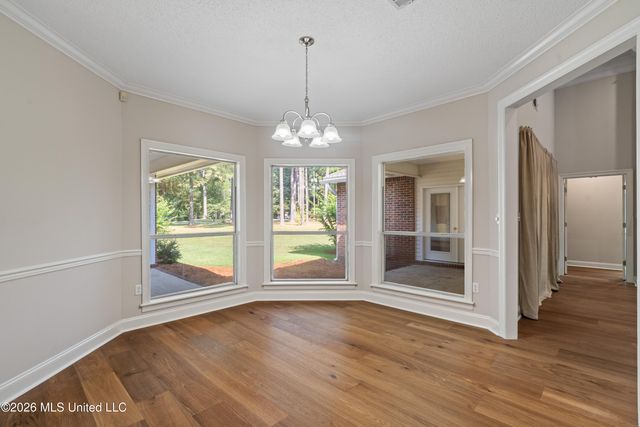 4 Woodleaf Street, Hattiesburg, MS 39402