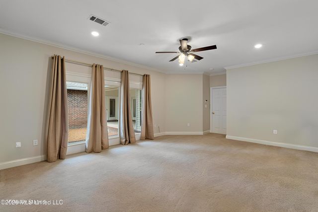4 Woodleaf Street, Hattiesburg, MS 39402