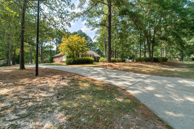 4 Woodleaf Street, Hattiesburg, MS 39402