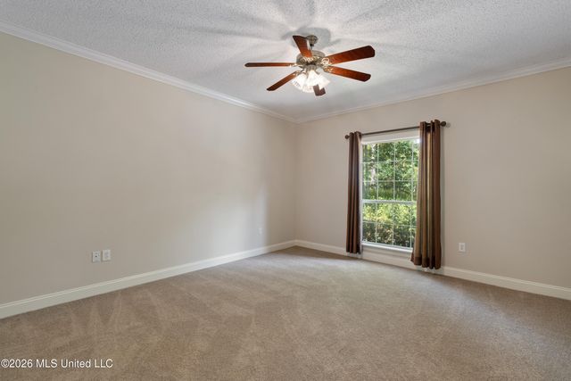 4 Woodleaf Street, Hattiesburg, MS 39402
