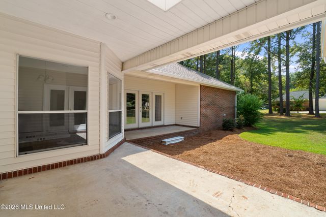 4 Woodleaf Street, Hattiesburg, MS 39402