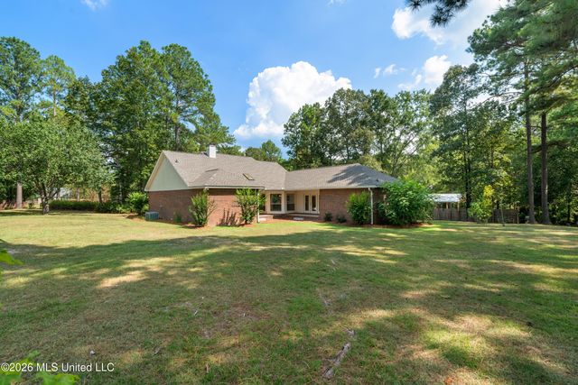 4 Woodleaf Street, Hattiesburg, MS 39402