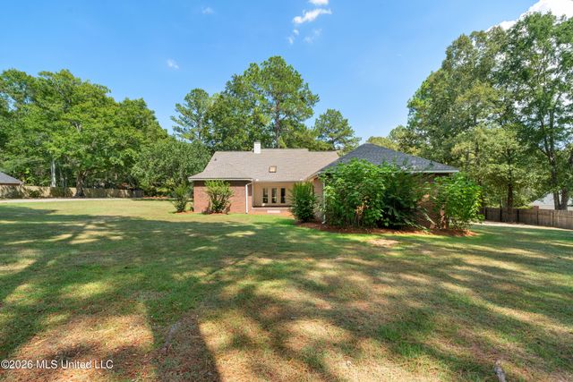 4 Woodleaf Street, Hattiesburg, MS 39402