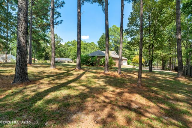 4 Woodleaf Street, Hattiesburg, MS 39402
