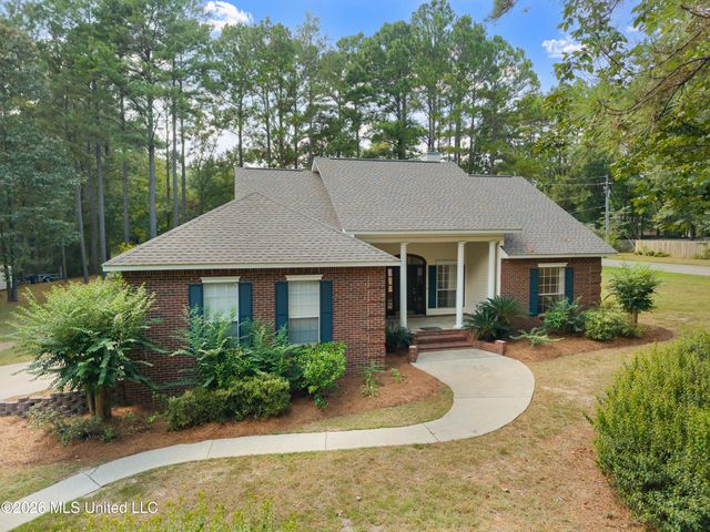 4 Woodleaf Street, Hattiesburg, MS 39402