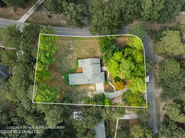 4 Woodleaf Street, Hattiesburg, MS 39402