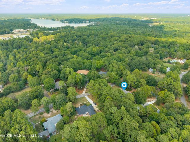 4 Woodleaf Street, Hattiesburg, MS 39402