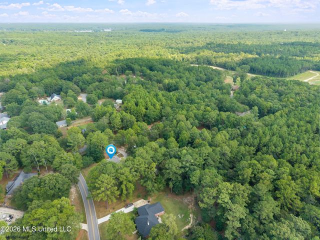 4 Woodleaf Street, Hattiesburg, MS 39402