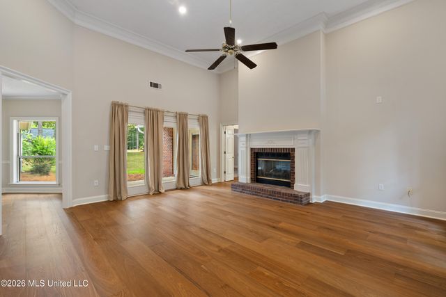 4 Woodleaf Street, Hattiesburg, MS 39402