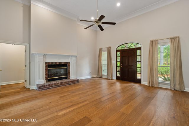4 Woodleaf Street, Hattiesburg, MS 39402