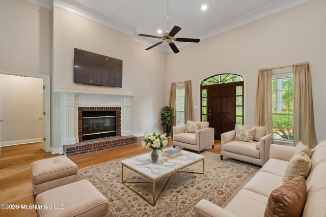 4 Woodleaf Street, Hattiesburg, MS 39402