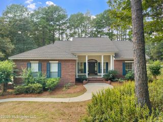 4 Woodleaf Street, Hattiesburg, MS 39402