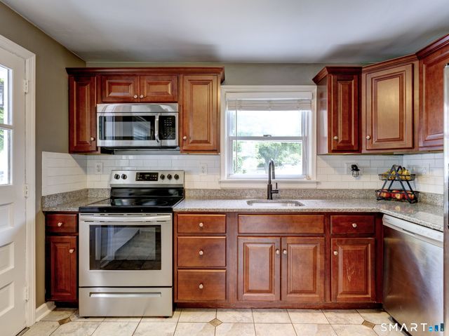 35 Helaine Road, Manchester, CT 06042