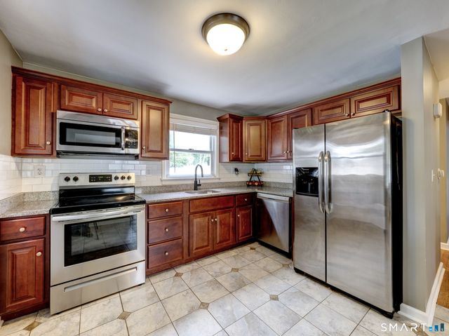 35 Helaine Road, Manchester, CT 06042