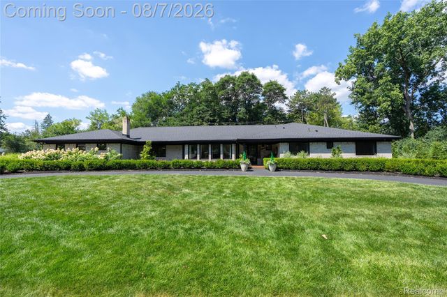 30695 Bruce Lane, Franklin Village, MI 48025