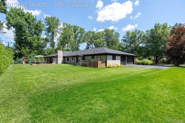 30695 Bruce Lane, Franklin Village, MI 48025