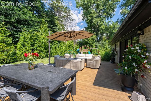 30695 Bruce Lane, Franklin Village, MI 48025