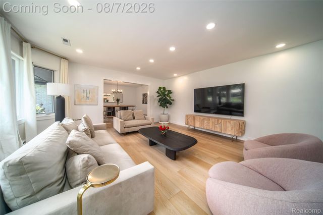 30695 Bruce Lane, Franklin Village, MI 48025