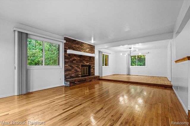 1830 Lone Pine Road, Bloomfield Hills, MI 48302