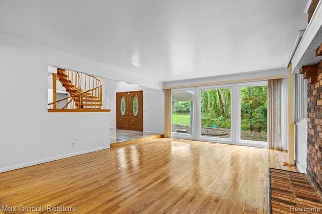 1830 Lone Pine Road, Bloomfield Hills, MI 48302
