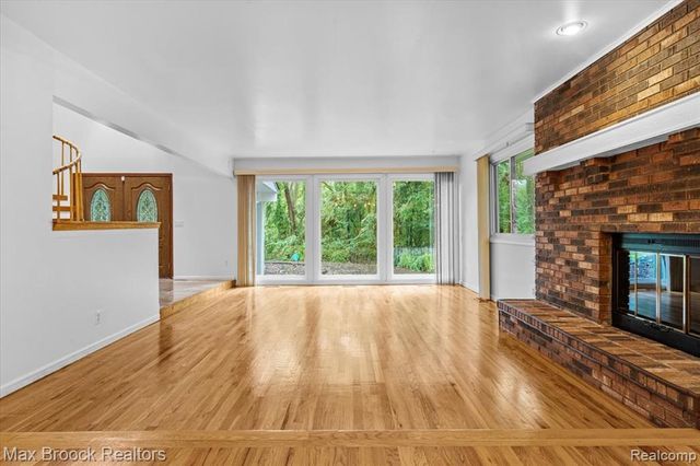 1830 Lone Pine Road, Bloomfield Hills, MI 48302