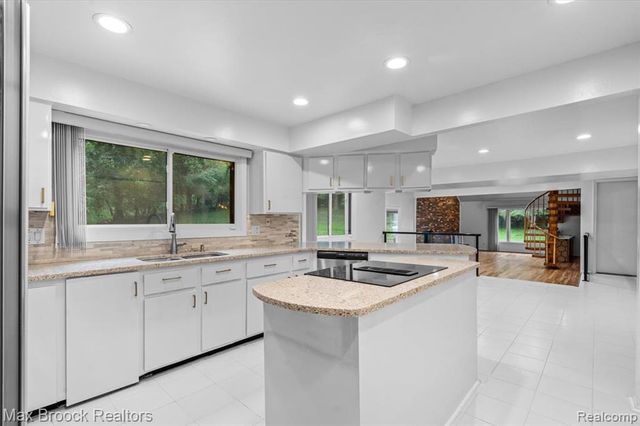 1830 Lone Pine Road, Bloomfield Hills, MI 48302