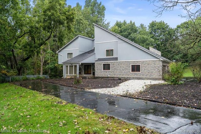 1830 Lone Pine Road, Bloomfield Hills, MI 48302