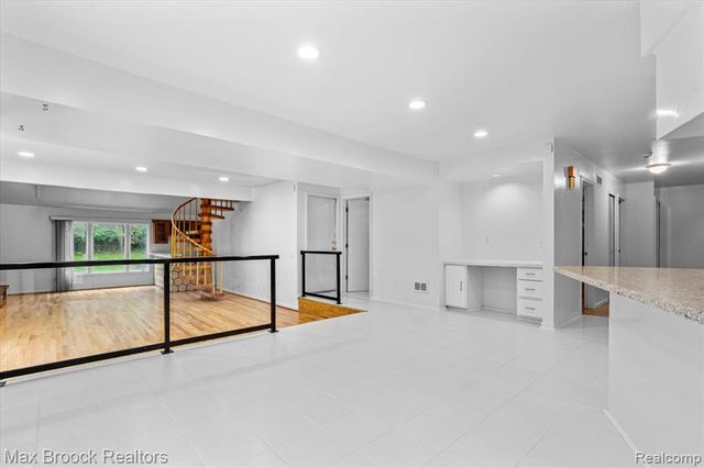 1830 Lone Pine Road, Bloomfield Hills, MI 48302
