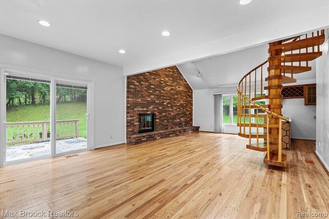 1830 Lone Pine Road, Bloomfield Hills, MI 48302