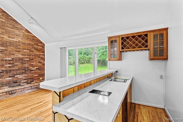 1830 Lone Pine Road, Bloomfield Hills, MI 48302