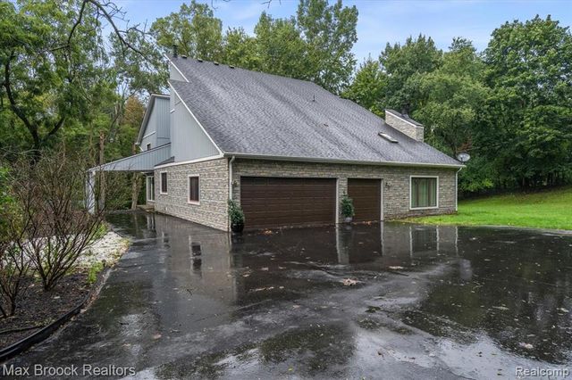 1830 Lone Pine Road, Bloomfield Hills, MI 48302
