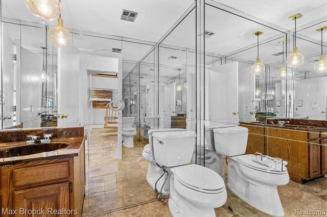 1830 Lone Pine Road, Bloomfield Hills, MI 48302