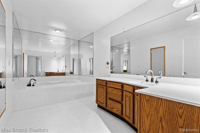 1830 Lone Pine Road, Bloomfield Hills, MI 48302